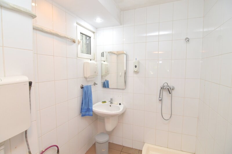 Drumul Taberei, Piata Moghioros