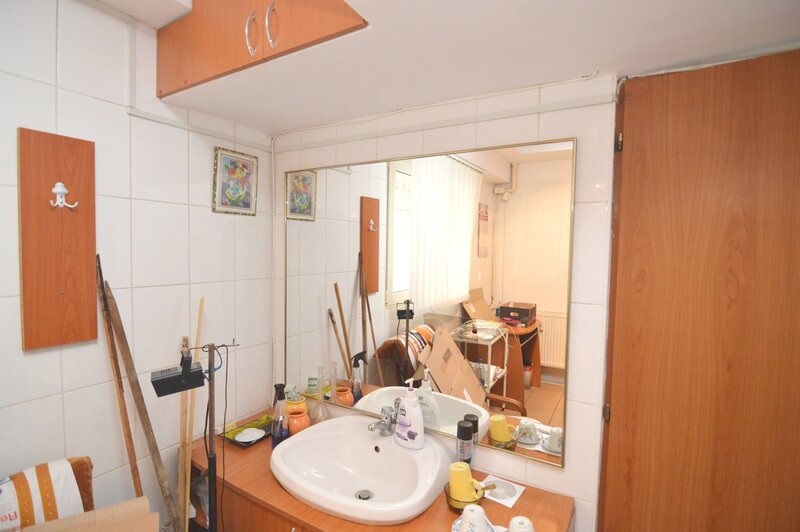 Drumul Taberei, Piata Moghioros