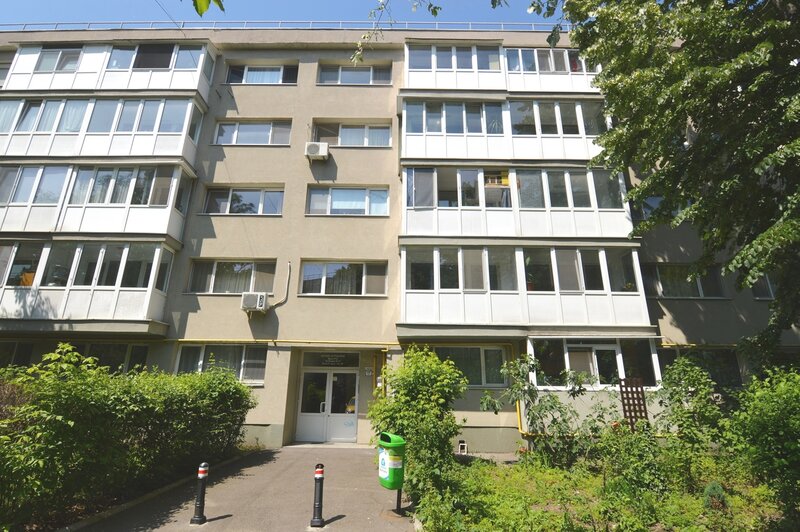 Drumul Taberei, Piata Moghioros